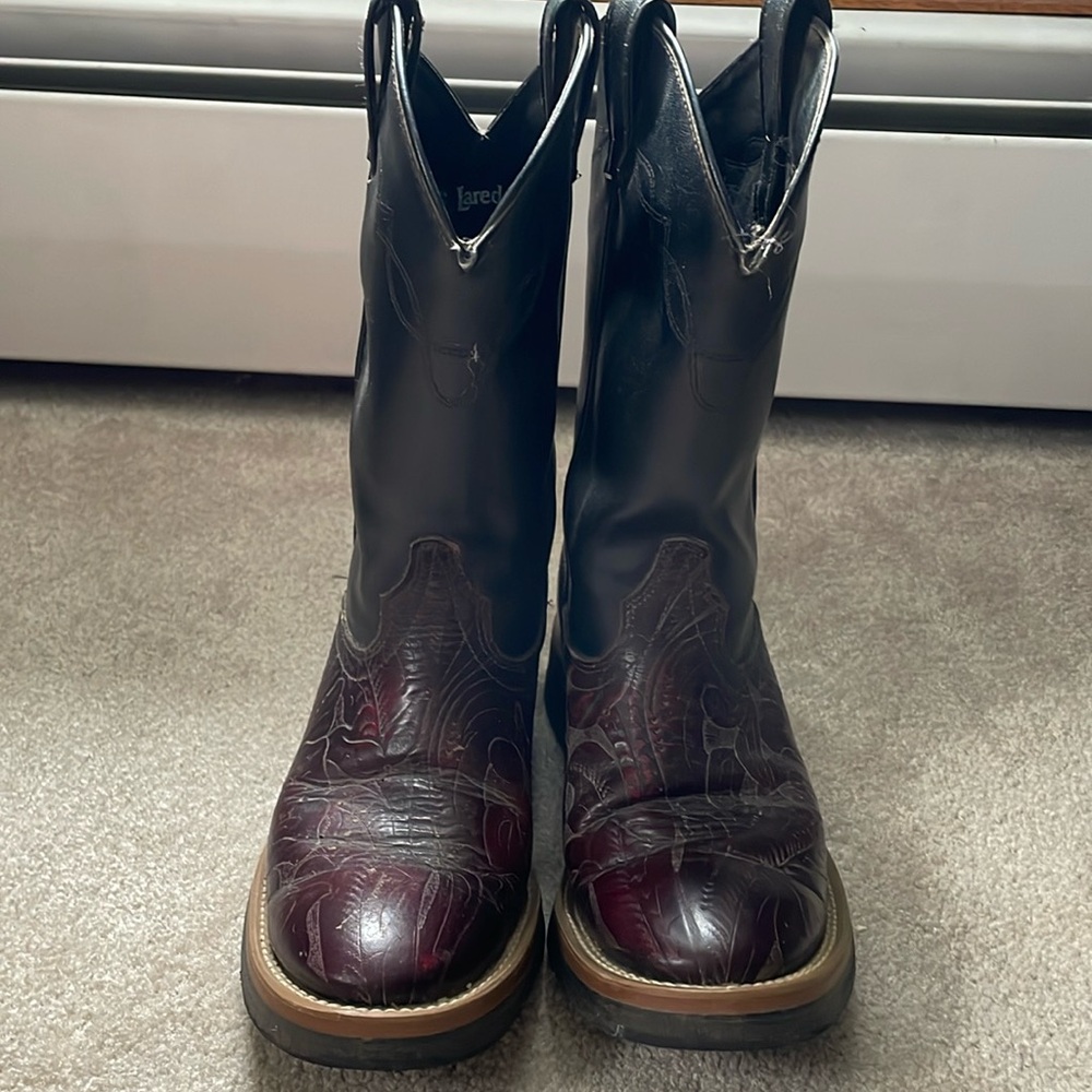 Women’s Size 8 Maroon and Black Tooled Leather Round Toe Laredo Boots